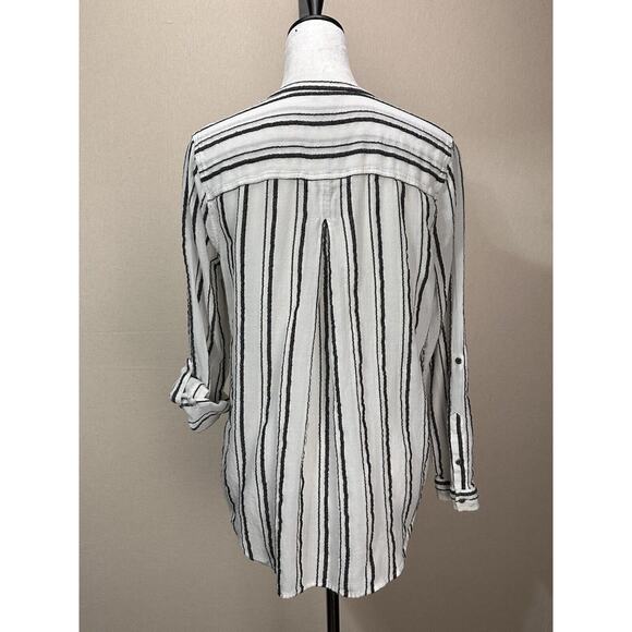 Lucky Brand 3/4 Sleeves Striped Blouse White Gray Size Medium Pullover Button - Picture 6 of 13